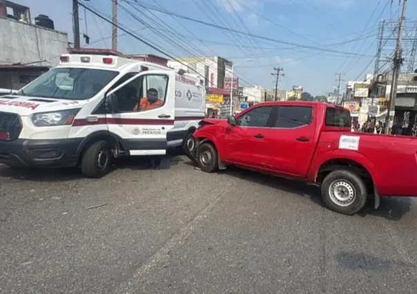 Motociclista muere tras chocar contra camioneta de la Fiscalía de Tabasco | VIDEO