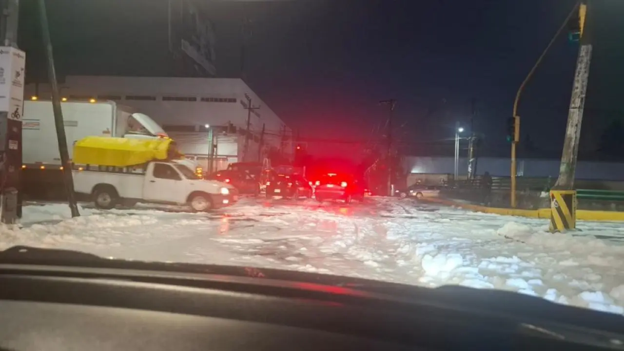 Fuertes lluvias generan inundaciones y espuma blanca en Edomex. Foto: RRSS
