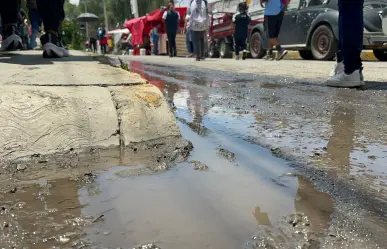 VIDEO | Fuga de aguas negras alcanza escuelas y negocios en Ixtapaluca, Edomex
