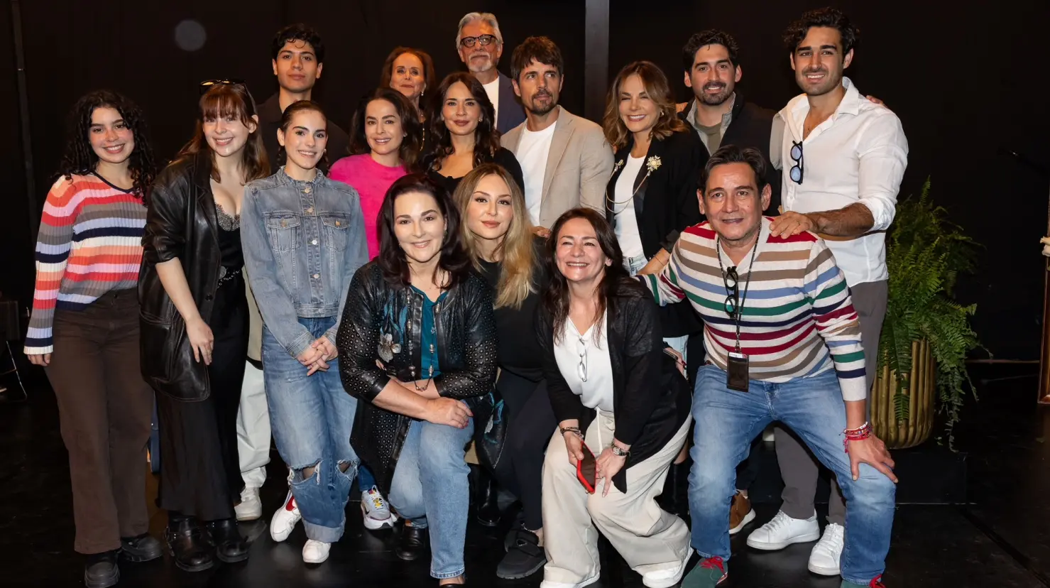 En el foro 8 de Televisa San Ángel, la emoción y la fe se unieron para dar inicio a “Hermanas, Un amor compartido”, el nuevo proyecto de la productora Silvia Cano.