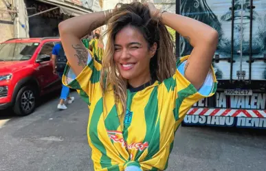 Karol G arma fiesta durante show de medio tiempo de la NFL en Brasil