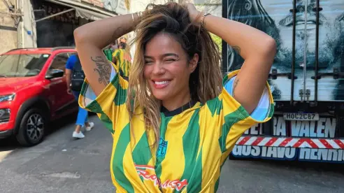 Karol G arma fiesta durante show de medio tiempo de la NFL en Brasil