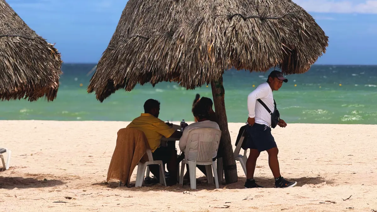 Continuará el monitoreo del fenómeno de la marea roja en la costa yucateca Foto: Irving Gil