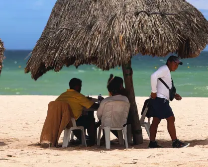 Yucatán levanta la veda por marea roja y actualiza semáforo sanitario en la costa