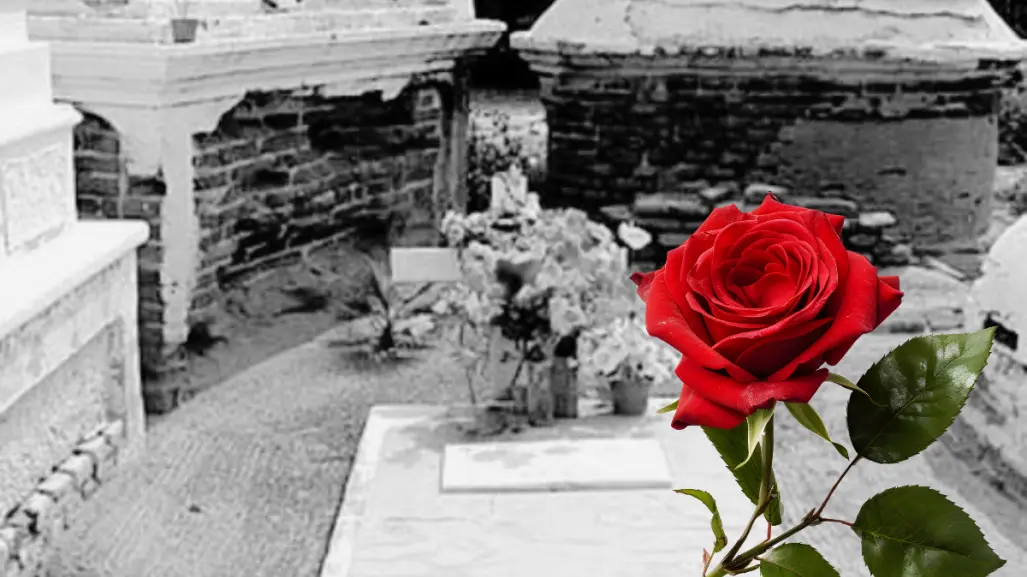 Si llevas una rosa a esta tumba de San José del Cabo, tu deseo se hará realidad