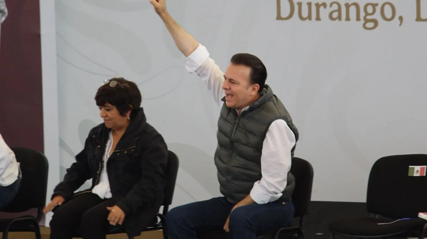 Esteban Villegas, gobernador de Durango, acompañó a la presidenta Claudia Sheinbaum en el evento que realizó en la ciudad. Foto: Alejandro Ávila.