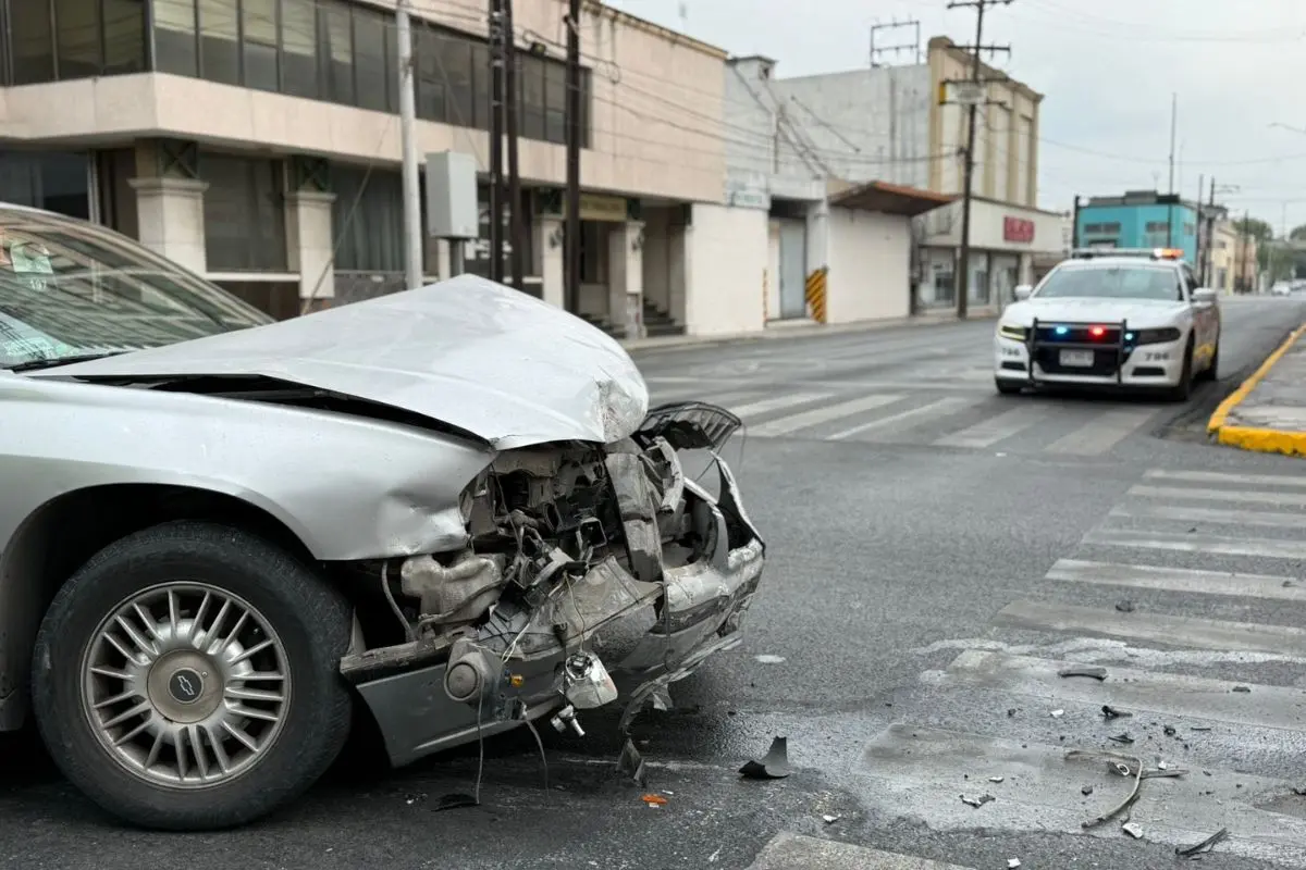 La mañana de este domingo se registró un accidente vial en la zona centro de Monterrey. Foto: PCNL