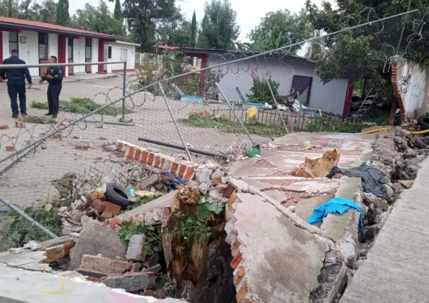 Cae barda de kínder en Tláhuac por fuga de agua; no hay heridos