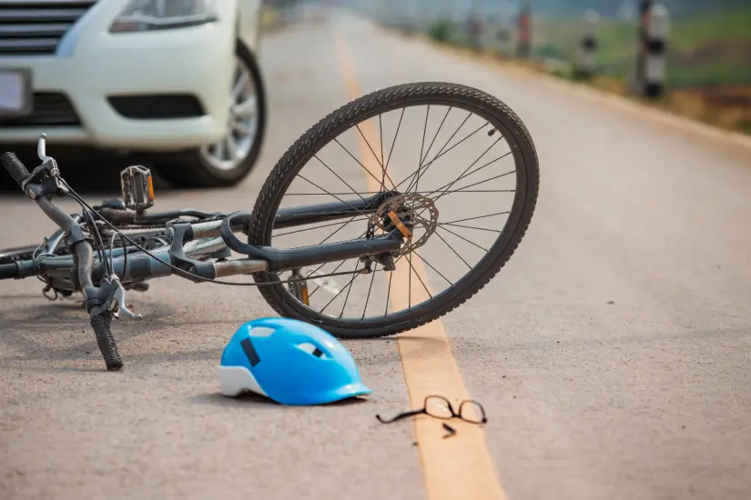 Accidente de biciclista en la calle. Foto: Canva