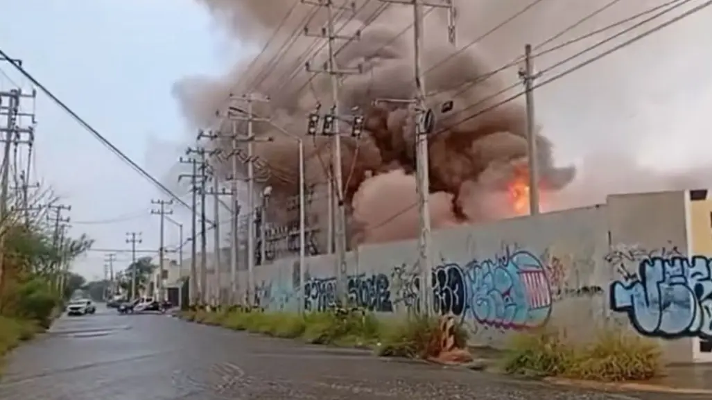 Se incendia subestación de la CFE; vecinos de zonas aledañas reportan apagón