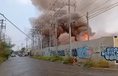 Se incendia subestación de la CFE; vecinos de zonas aledañas reportan apagón