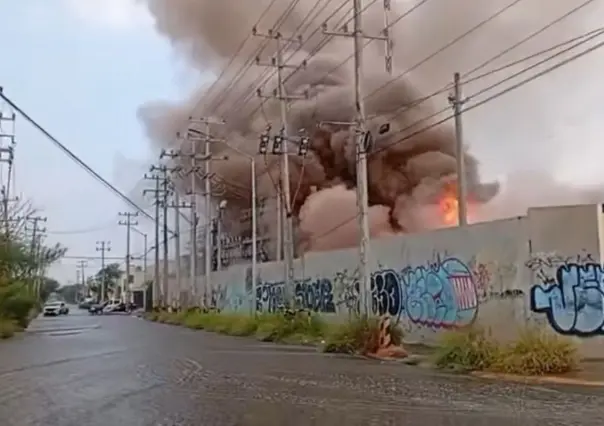 Se incendia subestación de la CFE; vecinos de zonas aledañas reportan apagón