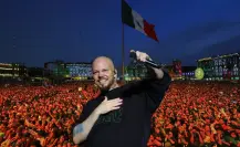 Residente hace historia en el Zócalo: Pide un alto al genocidio en Gaza y canta ante 180 mil personas