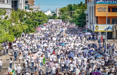 Protestan en Sinaloa por la violencia y piden la salida del gobernador