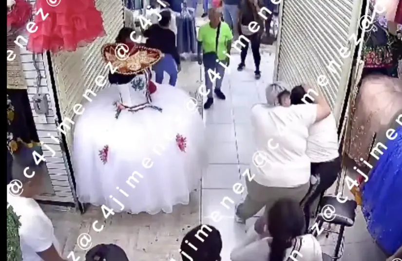 Pelea en el Mercado Lagunilla. Foto: X @c4jimenez