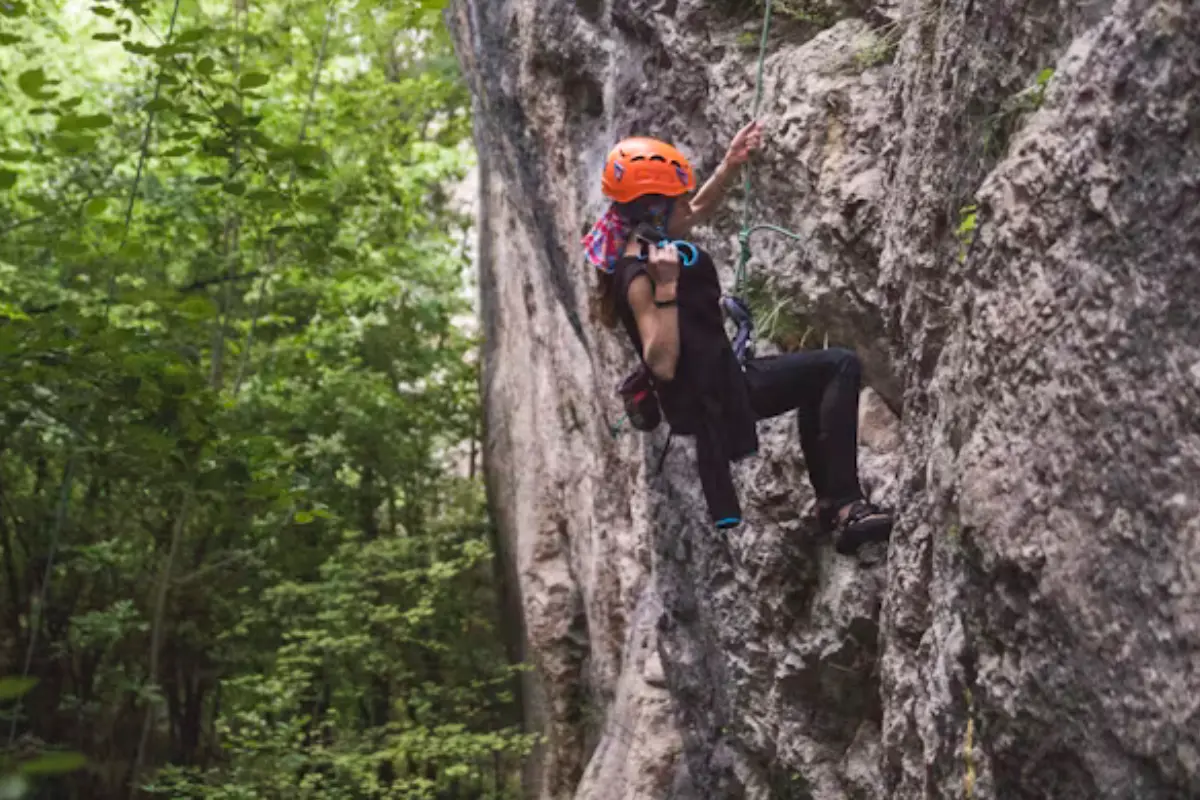 Explora la emoción del rappel en Tamaulipas. Descubre los mejores lugares para practicar este deporte extremo rodeado de paisajes naturales.
