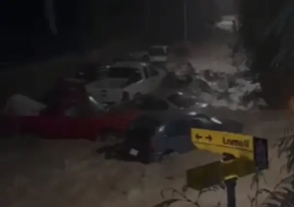 Autos arrastrados, rescates de personas y caos vial dejan las lluvias en Nuevo León