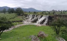 Desaparece familia de 4 integrantes al cruzar un arroyo de Súchil; los arrastró la corriente