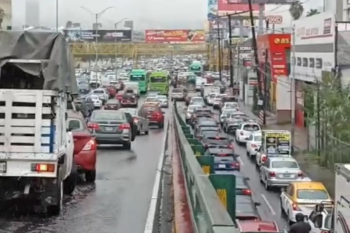 Avenida Gonzalitos volvió a registrar complicaciones viales. Foto: Cortesía