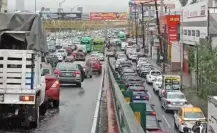 Vialidad colapsada en Avenida Gonzalitos por lluvias, ¿cuáles son las rutas alternativas?