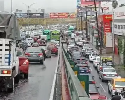 Vialidad colapsada en Avenida Gonzalitos por lluvias, ¿cuáles son las rutas alternativas?