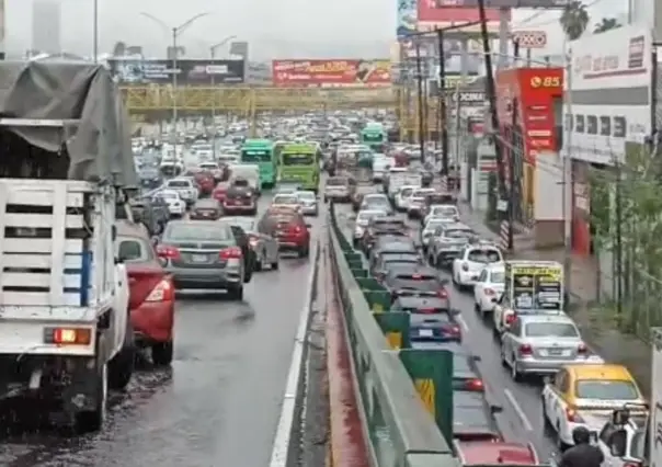 Vialidad colapsada en Avenida Gonzalitos por lluvias, ¿cuáles son las rutas alternativas?