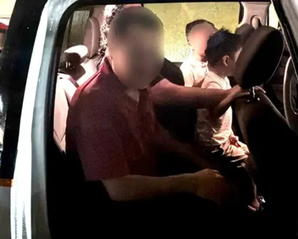 Policía rescata a familia atrapada en vehículo arrastrado por el agua en Guadalupe
