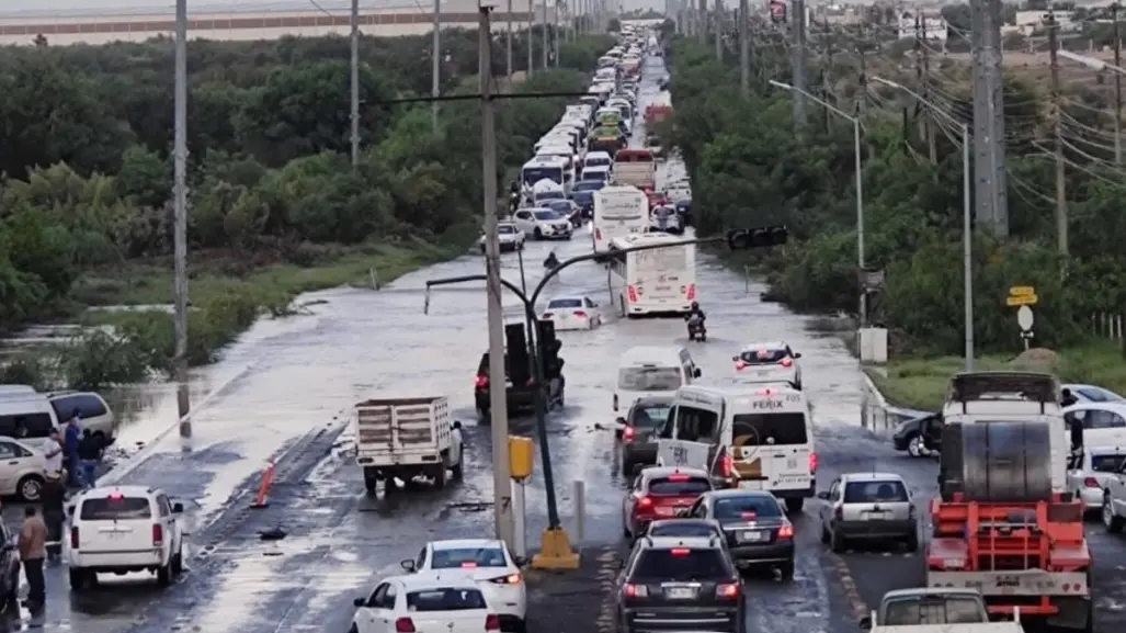 Lluvias provocan tráfico al norte de Nuevo León