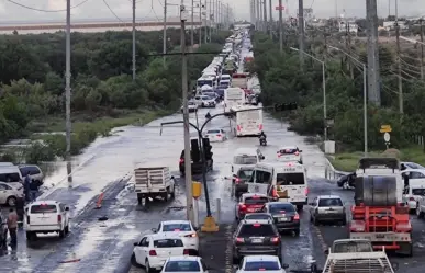 Lluvias provocan tráfico al norte de Nuevo León