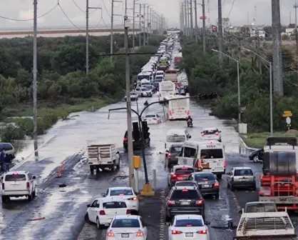 Lluvias provocan tráfico al norte de Nuevo León