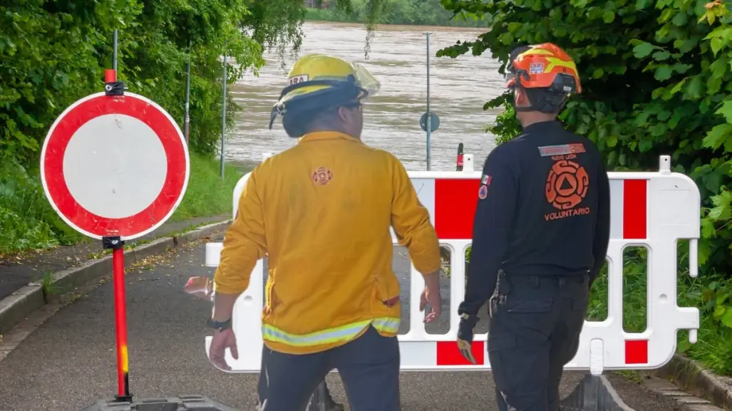 Siguen los cierres en retornos a desnivel de la Carretera Nacional tras lluvias