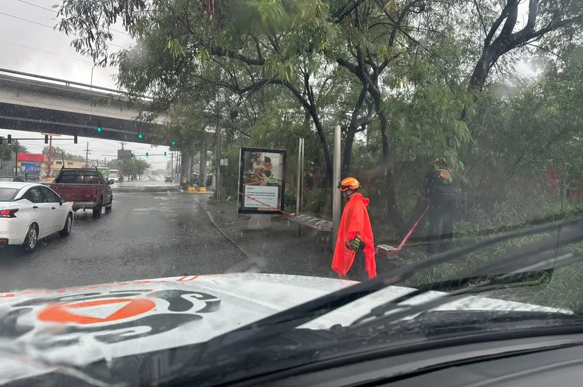 Operativo carrusel por parte de Protección Civil de Nuevo León. Foto: PCNL