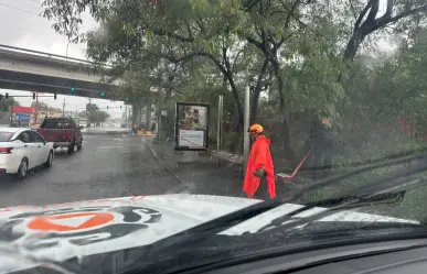 Protección Civil Nuevo León implementa operativo ante las lluvias en Monterrey