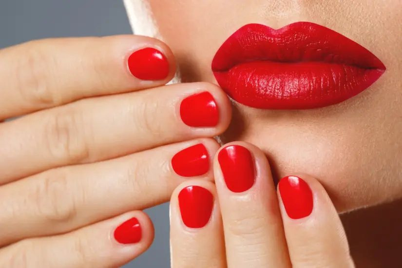 La decisión de prohibir el gelish en Europa se basa en la preocupación por la salud y los riesgos de su uso prolongado. Foto: Canva