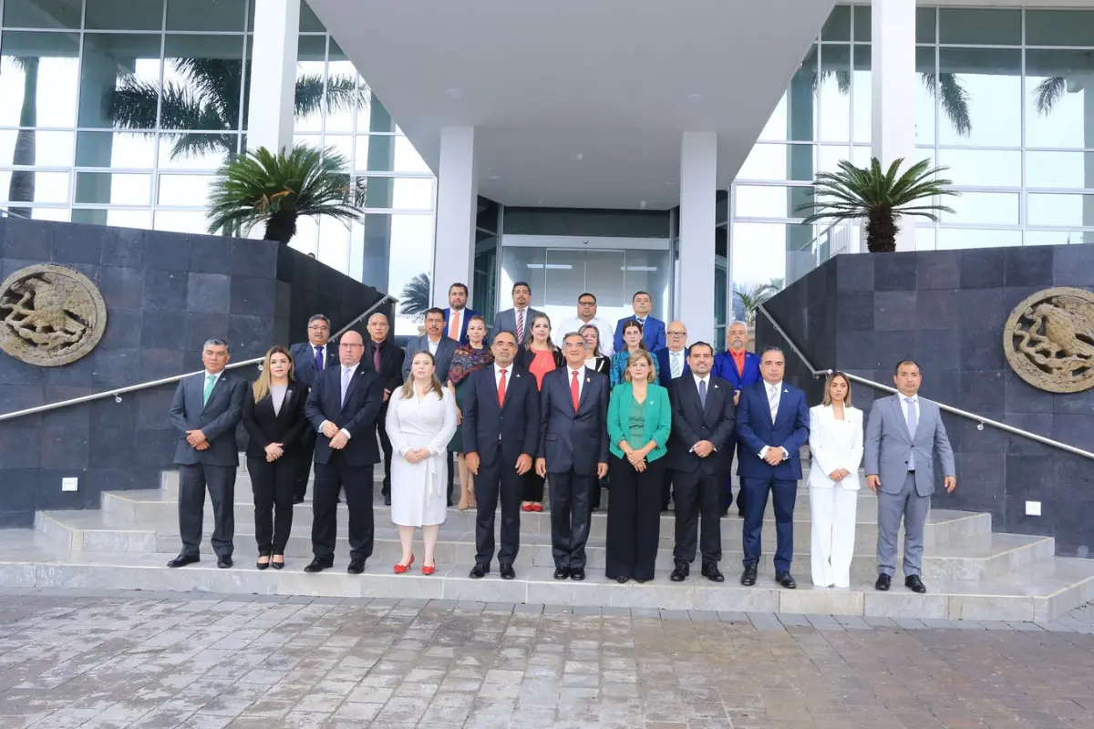 Durante la ceremonia cívica de honores en la explanada del Supremo Tribunal de Justicia, el mandatario subrayó que este cambio fortalece la ruta de la paz, el bienestar y el trabajo. Foto: STJ