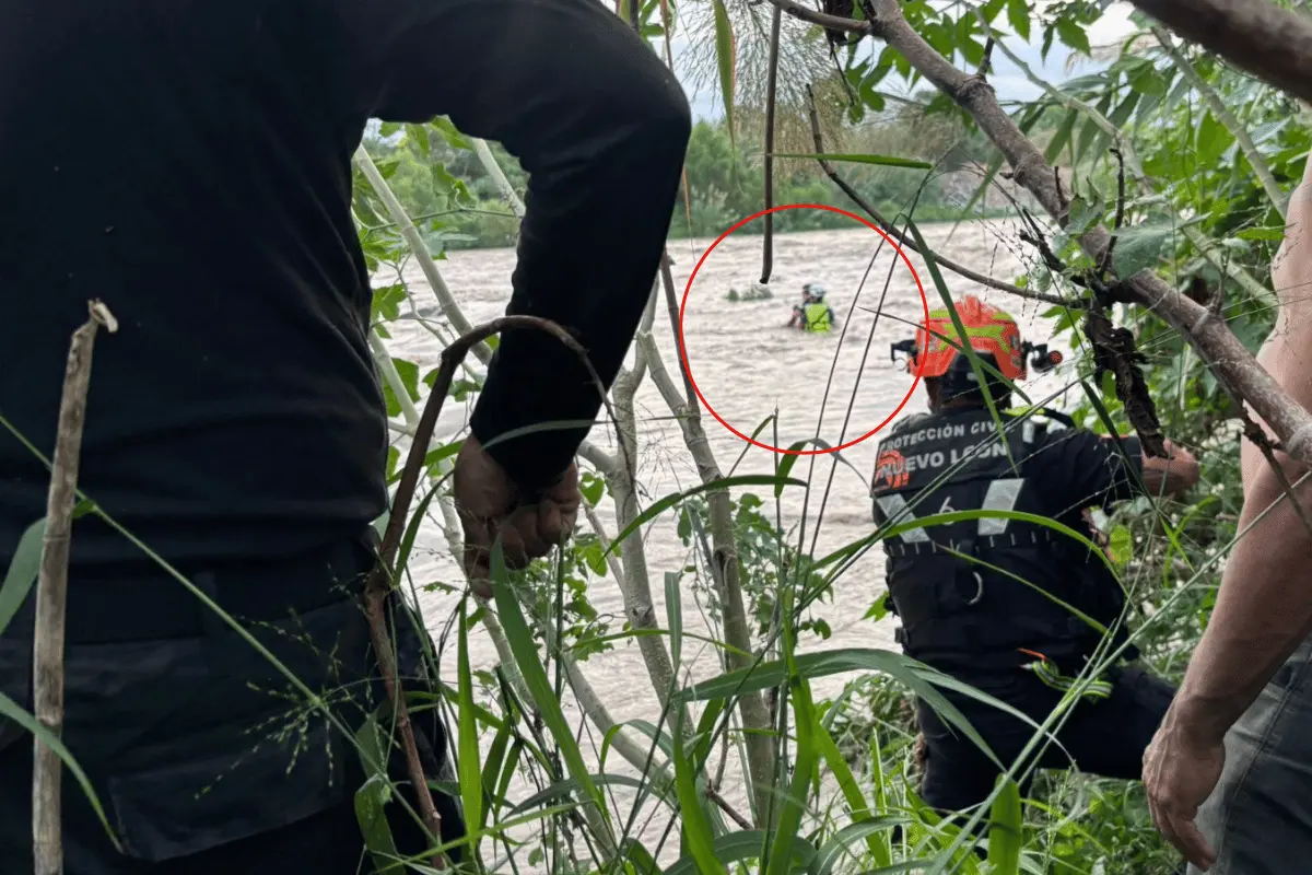 Rescatan a menores atrapados en un río de Cadereyta. Foto: PCNL.