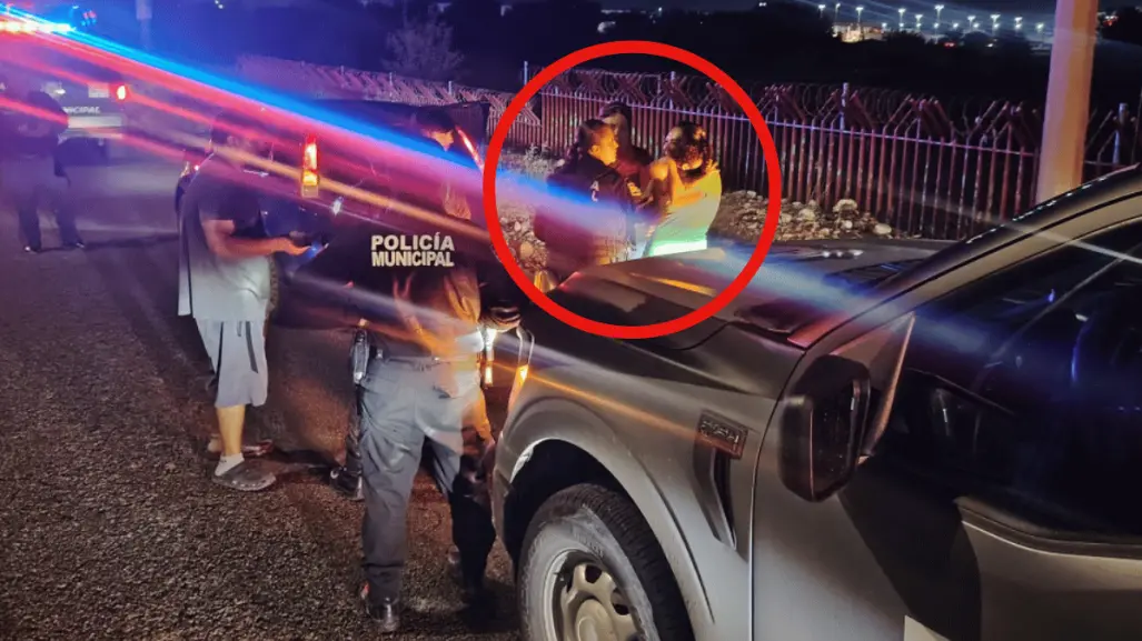 Policía de Salinas Victoria usa maniobra de Heimlich y salva a bebé de atragantamiento