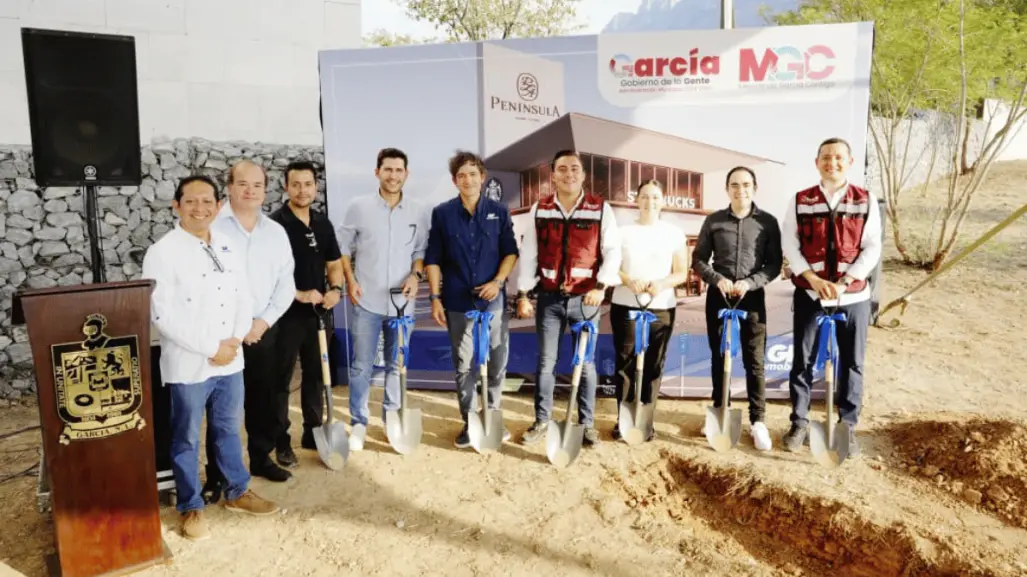 Manuel Guerra anuncia Starbucks con doble drive-thru en García