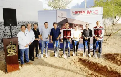 Manuel Guerra anuncia Starbucks con doble drive-thru en García