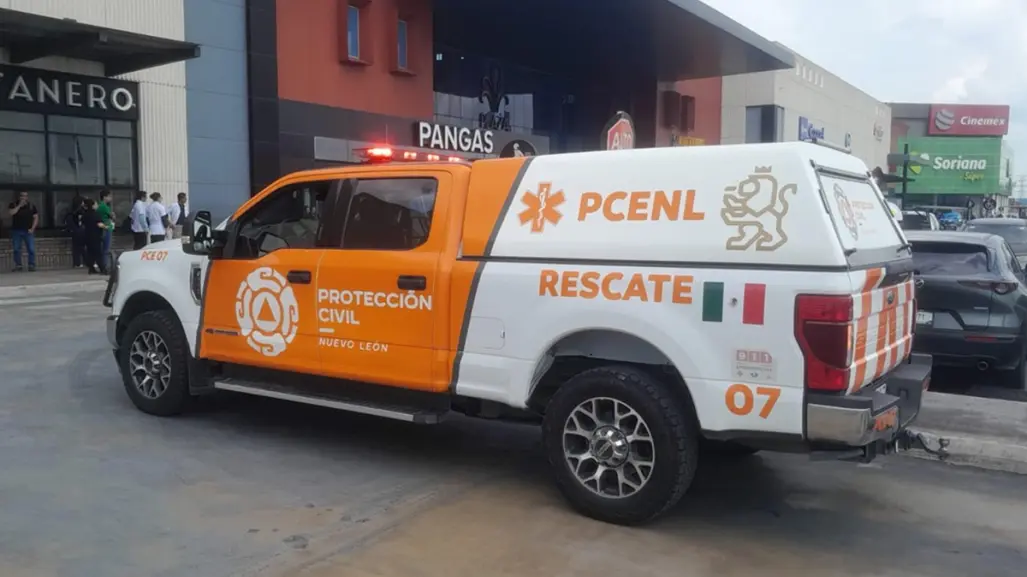 Alerta en Plaza Fiesta Anáhuac por conato incendio