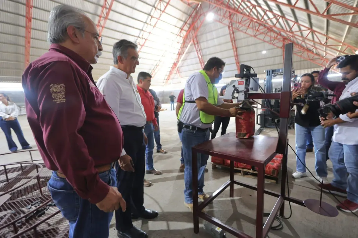 Este lunes, el secretario de desarrollo rural, pesca y acuacultura, Antonio Varela Flores, habló de la producción de esta nueva planta de producción. Foto: Gobierno del Estado