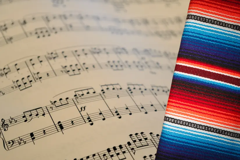En cada 15 de septiembre una canción mexicana resuena como símbolo de orgullo y unión en las celebraciones patrias. Foto: Canva