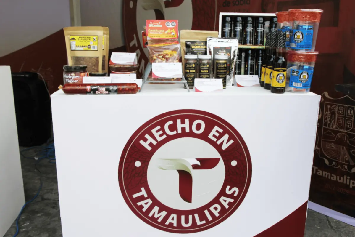 El distintivo avala que un producto fue diseñado, producido o transformado en Tamaulipas bajo estándares de calidad que lo hacen competitivo frente a marcas nacionales e internacionales. Foto: Gobierno de Tamaulipas