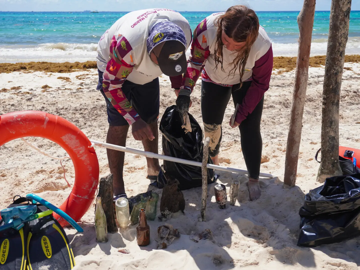 Para proteger y conservar el entorno natural de las playas y el fondo marino se realizaron las jornadas de limpieza en Playa del Carmen que dieron como resultado la recolecta de poco más de 2.5 toneladas de residuos.- Fuente Secretaría de Medio Ambiente Sustentable