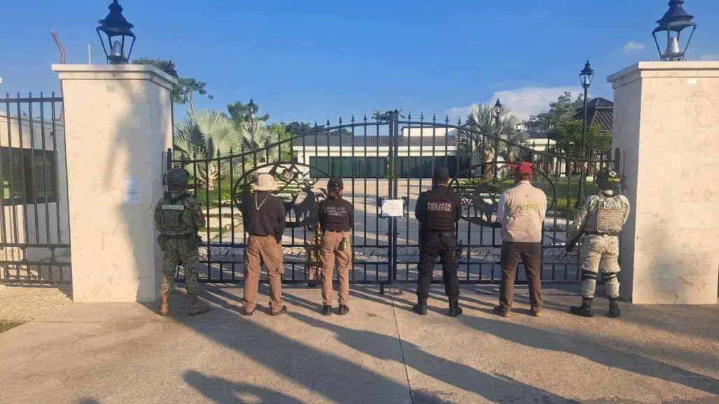 Catean mansión en Villahermosa y encuentran armas, animales exóticos y hasta un helicóptero