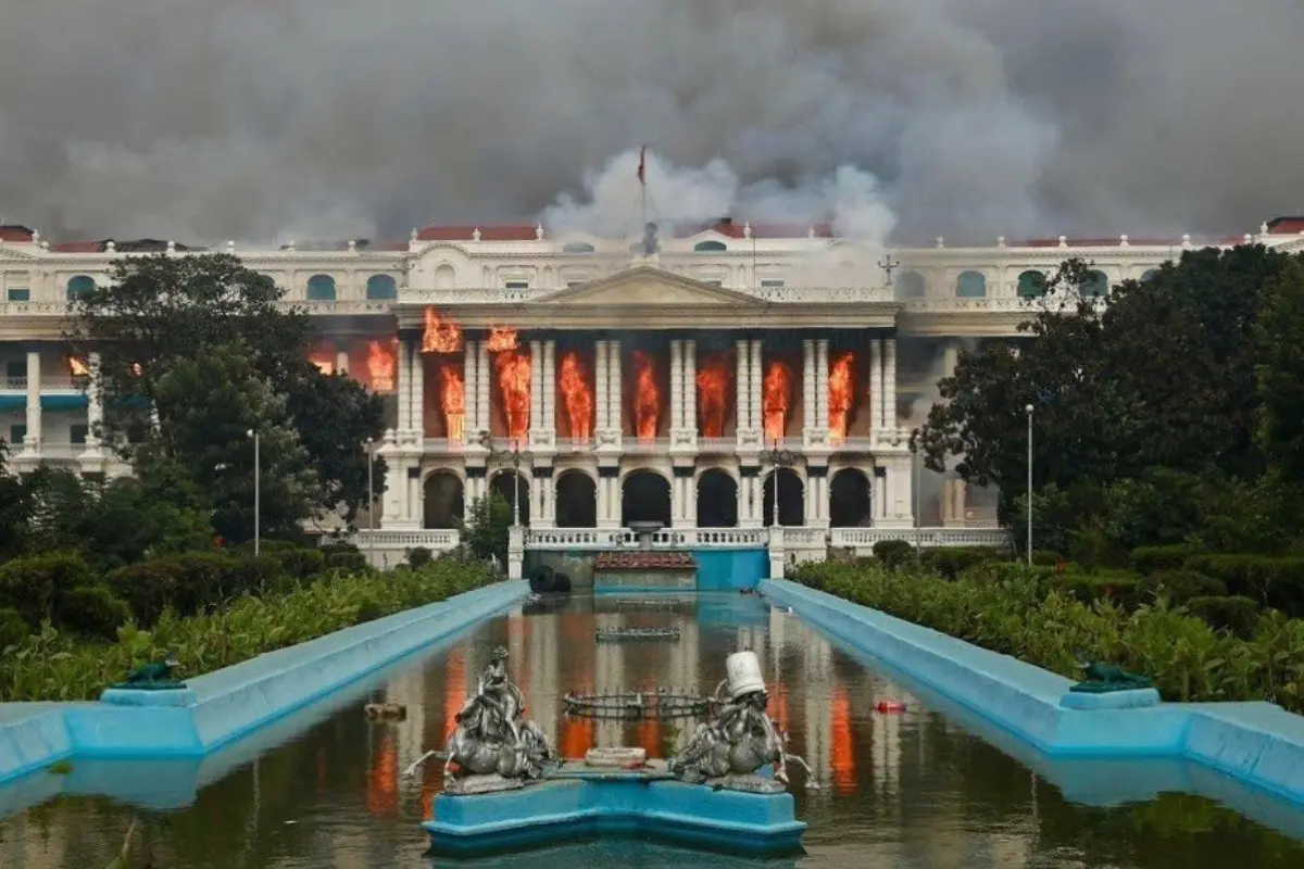 Palacio Presidencial de Nepal en llamas Foto: X(Twitter) @Gianferreyra_