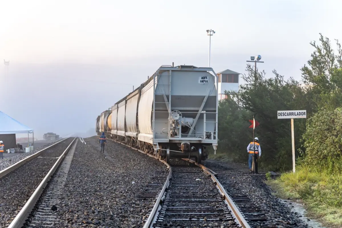 La construcción del primer tramo del Tren del Norte inició este martes en Nuevo León. Foto: Ramón Sánchez