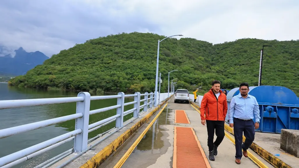 Lluvias en Nuevo León: Samuel García supervisa apertura de compuertas en Presa La Boca