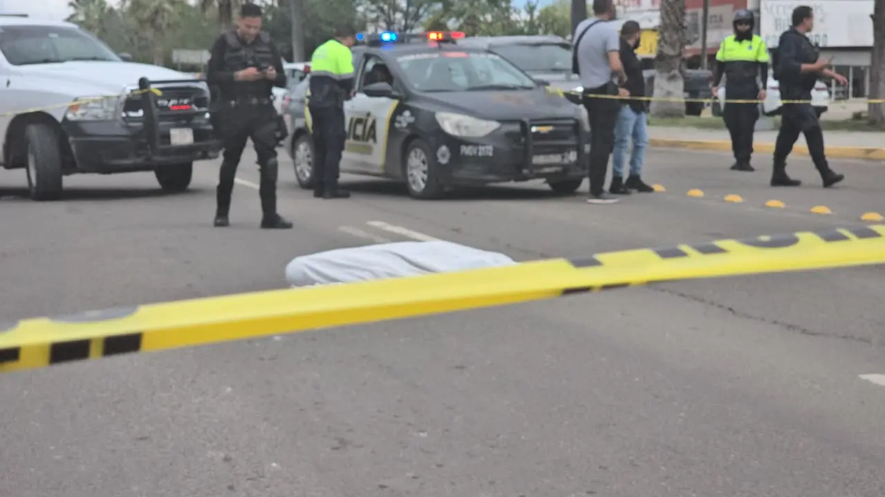 Hombre muere en bulevar de la Juventud; lo atropelló una camioneta