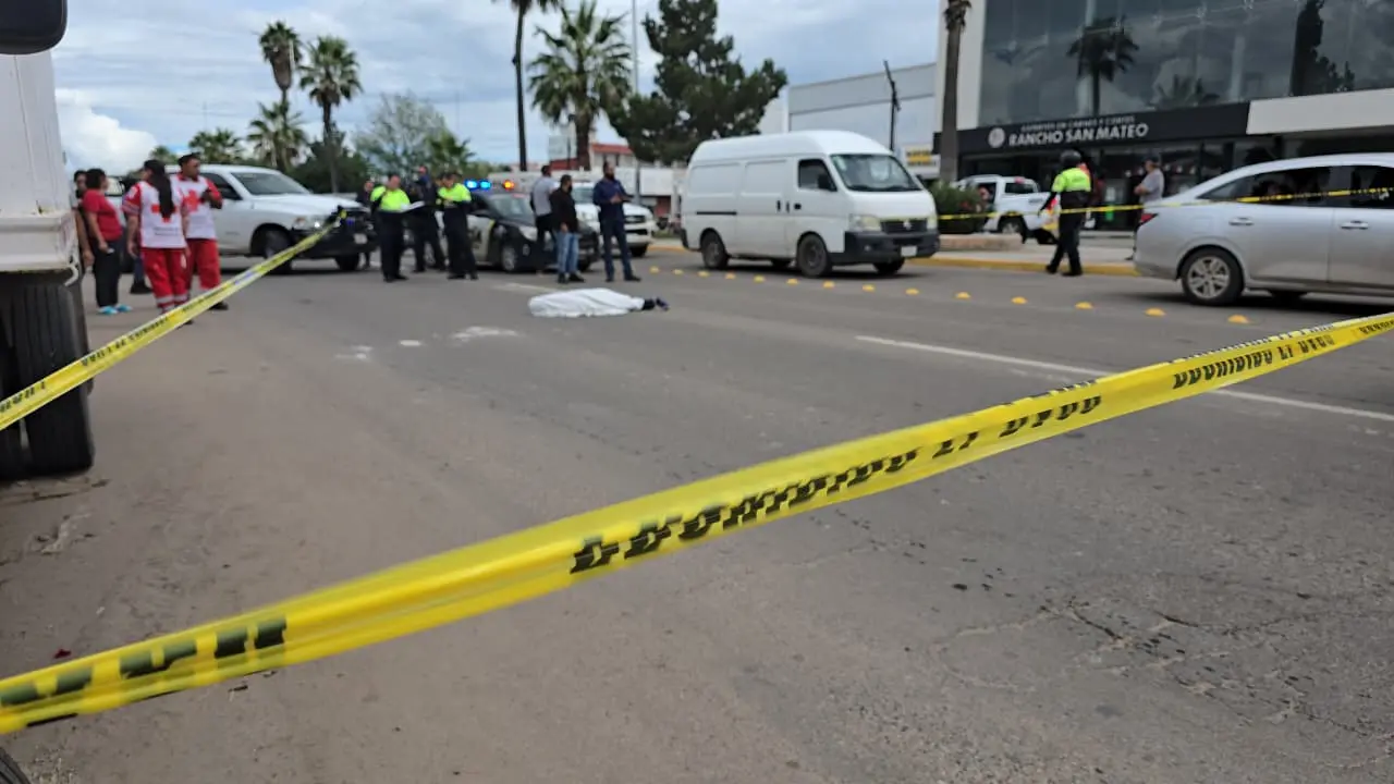 Hombre muere en bulevar de la Juventud; lo atropelló una camioneta